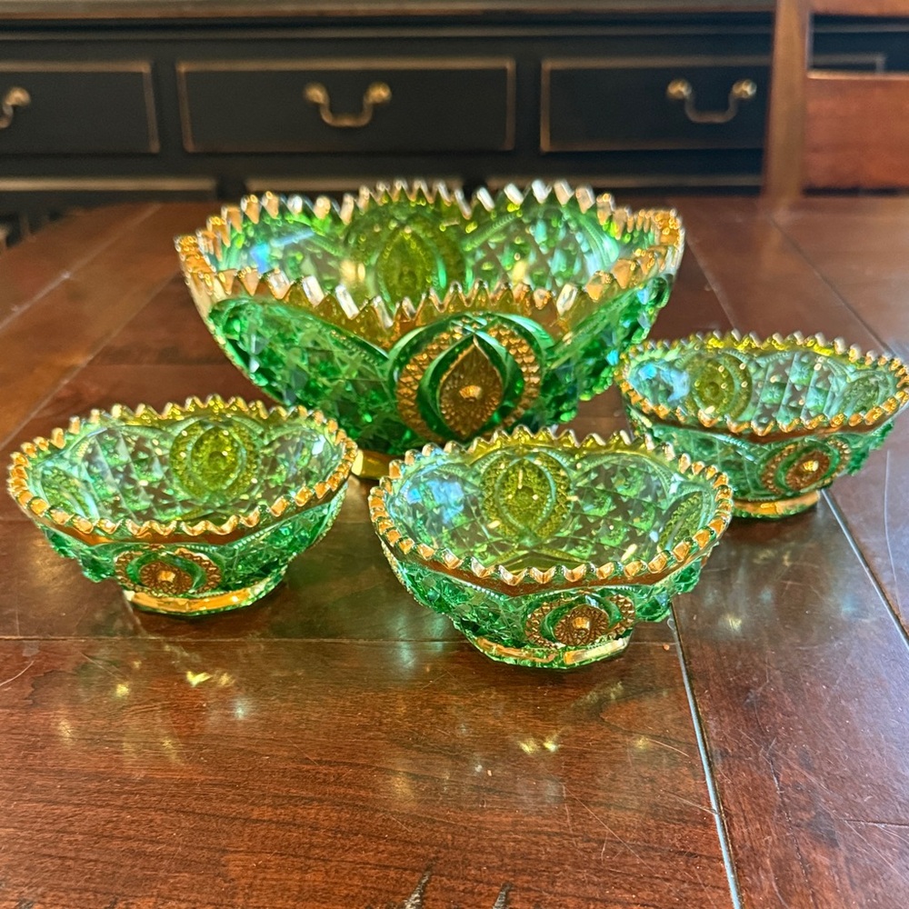Green Glass Bowl Set with Gold Trim - Picture 5 of 5